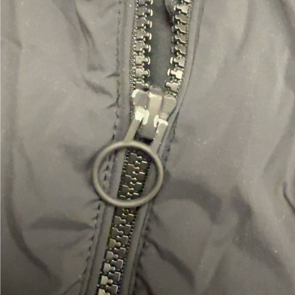 Vuori Canyon Insulated Vest in Black - Picture 7 of 7